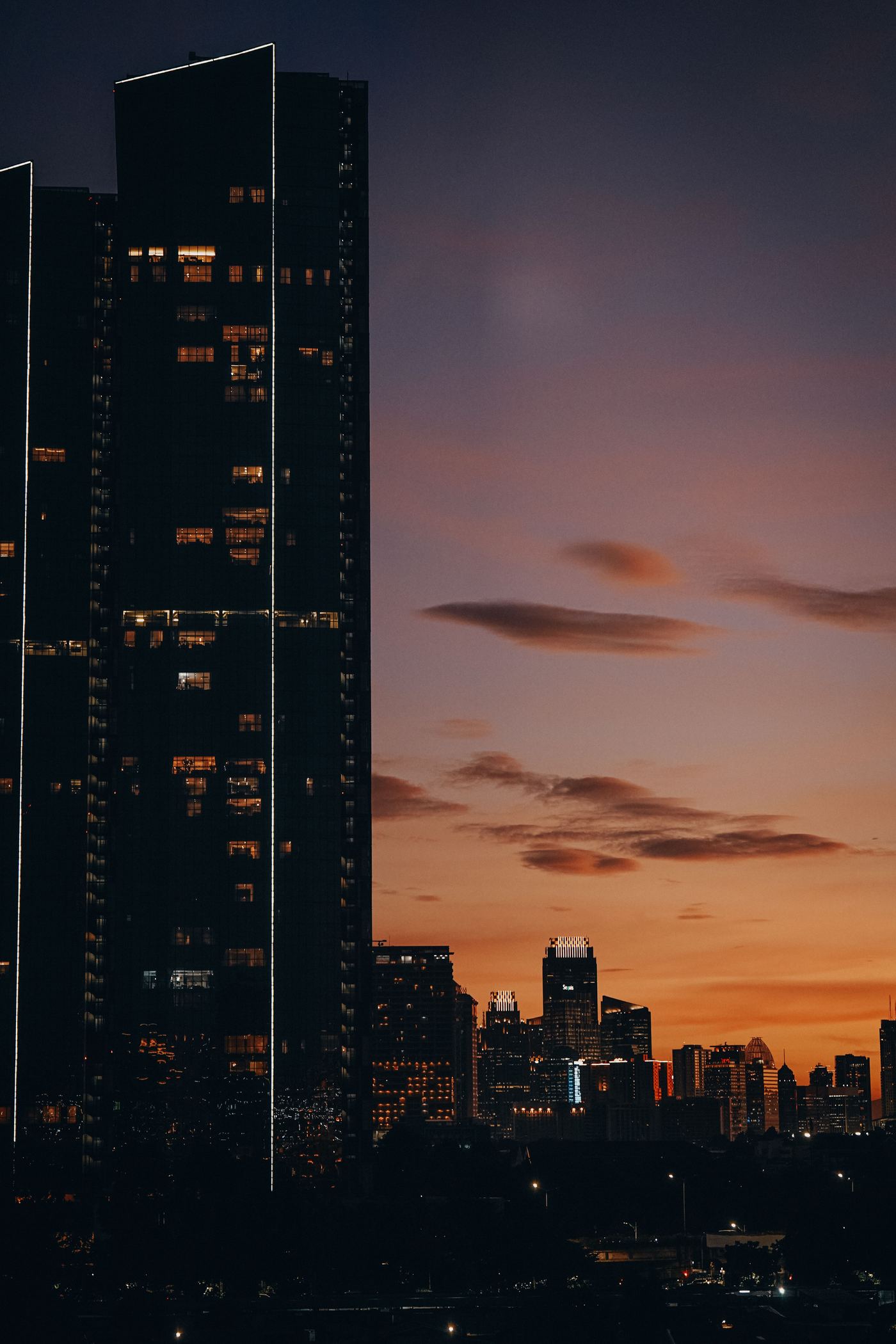 Kawasan perkantoran Jakarta, lokasi kantor Adolo